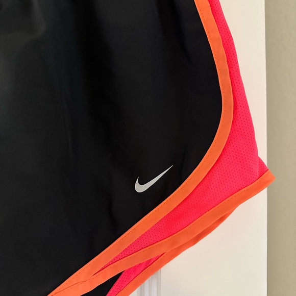 Nike athletic shorts - Picture 2 of 3